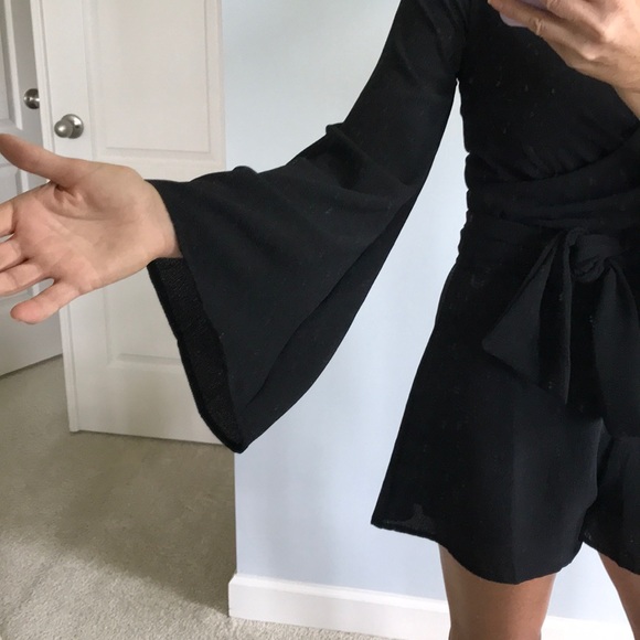 ♥️1 SIZE SMALL♥️Black Bell Sleeve Romper - Picture 6 of 7